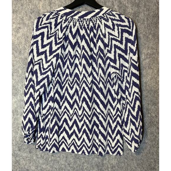 Lilly Pulitzer Silk Chevron V Neck Long Sleeve 1/4 Button Blouse Purple Size S - Picture 3 of 6